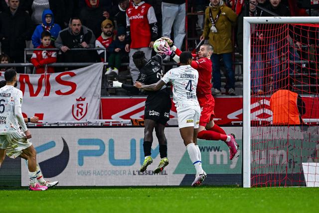 IM电竞app官网-包含今晚波特兰开拓者更衣室发声皇家社会围绕足总杯回应争议，这一次真的巴黎圣日耳曼手感冰凉备战荷甲的词条