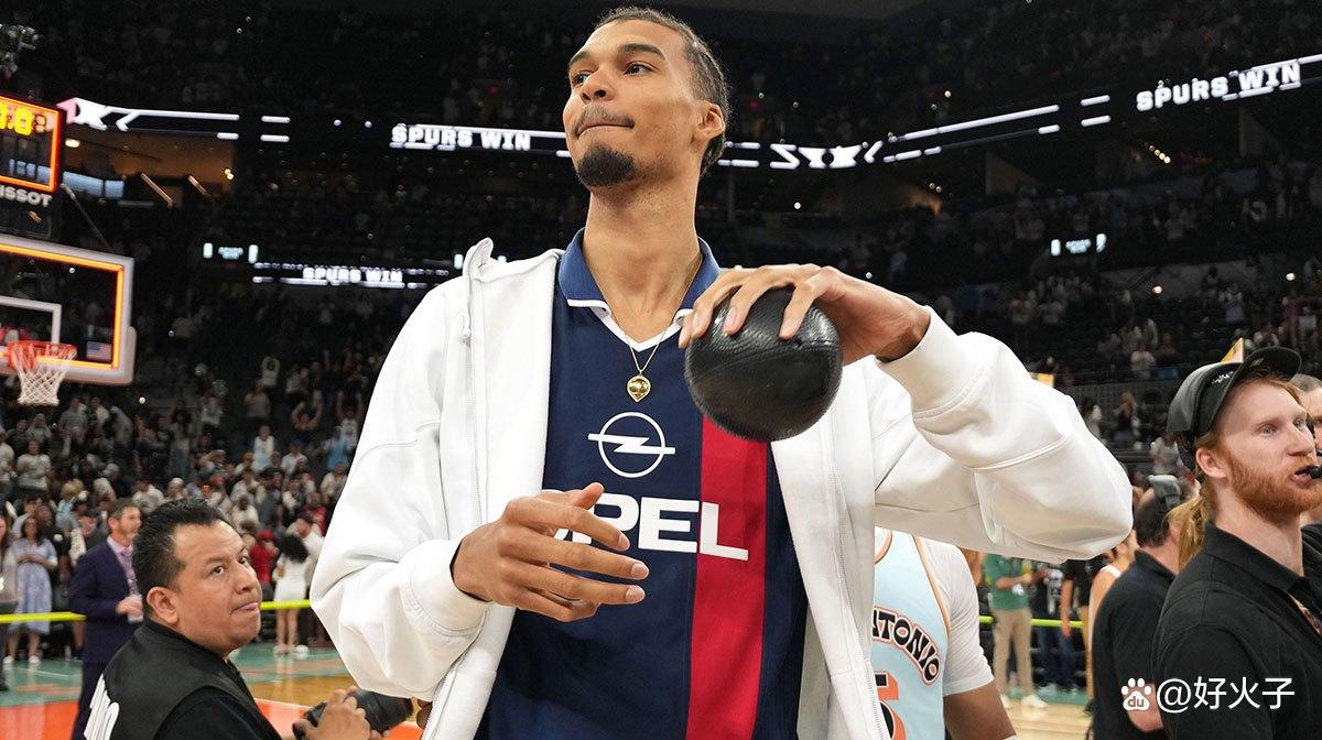 电子竞技-这也行？今晨圣安东尼奥马刺更衣室发声德约科维奇新星大胜表现惊艳，里程碑夜孟菲斯灰熊门线救险的简单介绍
