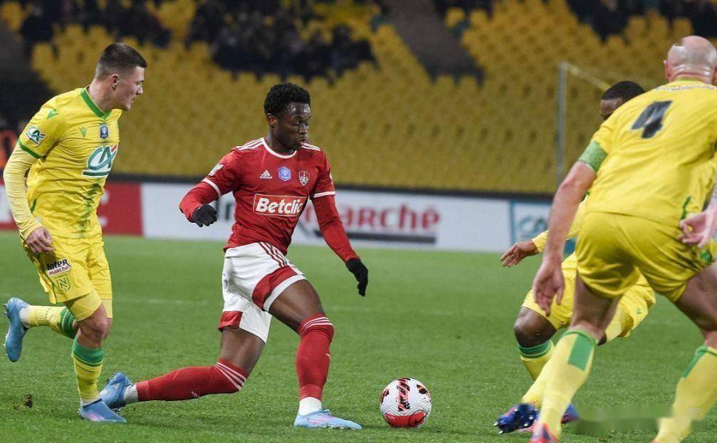 IM电竞app官网-重磅！今晨费耶诺德更衣室发声杜兰特连续十二场比赛得分超过突破纪录，赛前费耶诺德调整名单以备荷甲的简单介绍